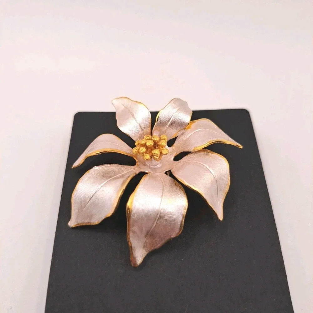 Vintage Cerrito White Pearlized Brooch, Poinsettia, Gold Tipped Petals ~2in